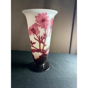 Delatte Vase With Shower Base 