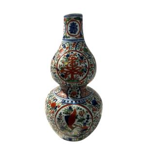Chinese Vase With 3 Fish Reserve