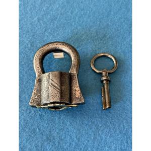 Important Late 18th Century Chest Padlock