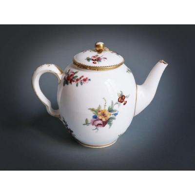 Sèvres - Calabre Teapot In Soft Porcelain XVIIIth Century
