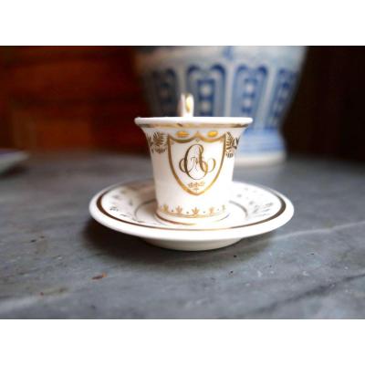 Porcelaine De Paris - A Mignonnette Cup With White And Gold Decor Encrypted Ga - Nineteenth Century