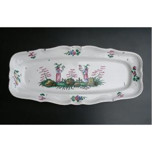 Tr&egrave;s Grand Plat Ovale &agrave; D&eacute;cor Aux Chinois En Fa&iuml;ence Des Islettes XVIII&egrave;me