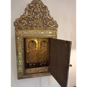 Bevelled Mirror In Repoussé Brass Forming A Key-holder Box