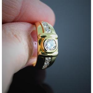Gold And Diamond Ring (center +/-0.55 Ct + 0.40 Ct Surrounding Diamonds)