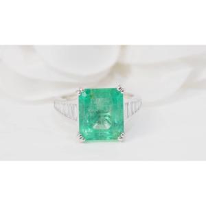 Bague En Or Blanc, Emeraude De Colombie 7cts Et Diamants