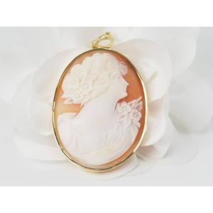 Antique Yellow Gold And Cameo Pendant 