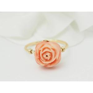 Flower Ring In Yellow Gold And Antique Coral