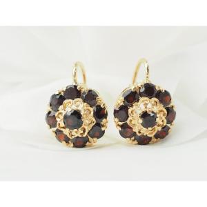 Sleeper Earrings In Yellow Gold And Garnets