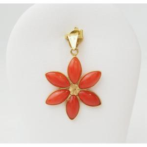 Flower Pendant In Yellow Gold And Coral Cabochons 