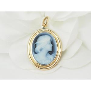 Yellow Gold Pendant With Cameo On Blue Agate 
