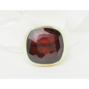 Pomellato Victoria Ring In Yellow Gold And Almandine Garnet