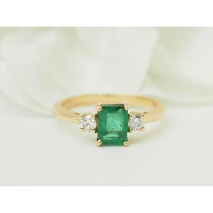 Ring Emerald 0,85ct Diamonds 18kt Yellow Gold