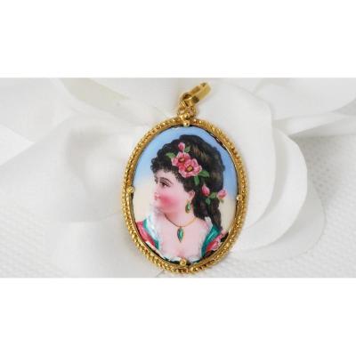 Yellow Gold And Porcelain Pendant