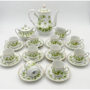 Havilland, “a La Corne” Model, 25-piece Porcelain Coffee Service. 