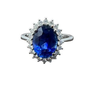 18 Carat Gold Ring Set With A Certified 3.270 Carat Ceylon Sapphire