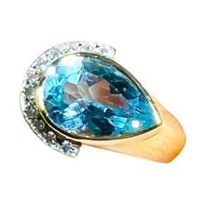 18k Yellow Gold Diamond And Blue Topaz Ring