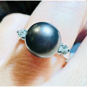 18ct Gold Ring Set With A Pearl Of Gray Culture Surrounded By 2 Diamonds