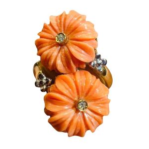 18ct Gold Ring “toi Et Moi” Set With 2 Coral Flowers And Brilliants 