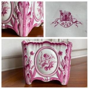 Gien Earthenware Cachepot Or Crate Decorated With Cherubs In Pink Tones, Late 19th Century 