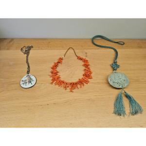 Asian Jewelry In Ceramic, Coral And Jade