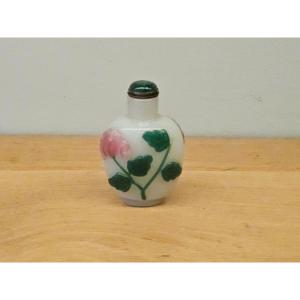 Chinese Glass Overlay Snuff Bottle 