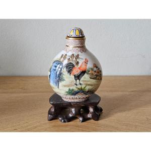 Chinese Porcelain Snuffbox With Rooster Decoration