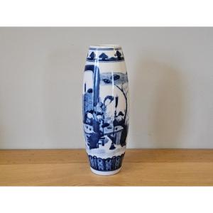 Vase In White And Blue Chinese. Guangxu Period (1875-1908). Kangxi Style.