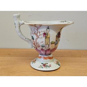 18th Century Ewer. Decorated With Mandarins. Qianlong Period (1736-1795).