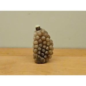 China. Jade Snuffbox.