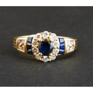 Sapphires And Diamonds Ring, 18 Carats Gold.
