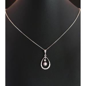 Art Deco Pendant Set With An 18k White Gold Diamond With White Gold Chain.