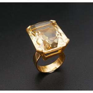Ring Set With A Large Citrine, 18 Carat Gold.