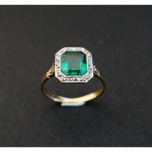 Antique Ring Set With An Emerald And Rose Cut Diamonds.