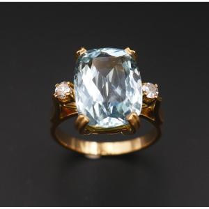 Ring Decorated With An Aquamarine And Diamonds.
