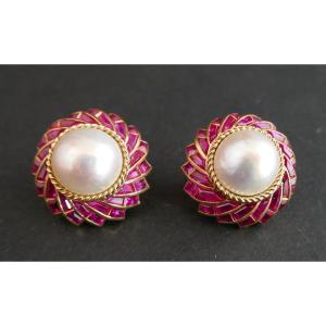 Clip-on Earrings With Mabé Pearls And Verneuil Calibrated Rubies, 18-carat Gold.