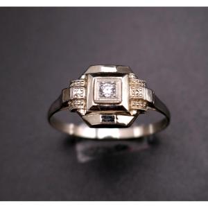 Art Deco Diamond Ring, 18 Carat Gold.
