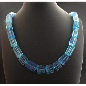 Aquamarine Necklace, 18-carat Gold Clasp.