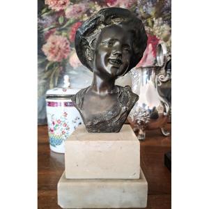 Man With A Straw Hat. Giovanni De Martino (1870-1935). Bronze.