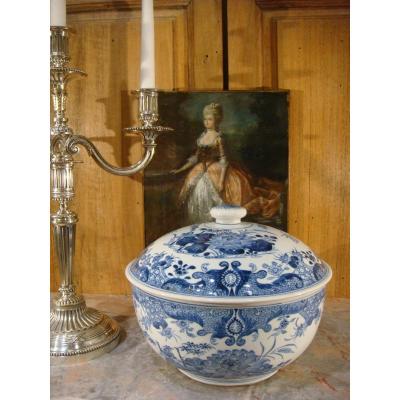 White Blue Porcelain Covered Pot - China Epoque XIX