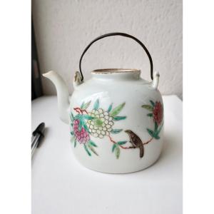 Yongzheng Famille Rose Chinese Porcelain Teapot, 18th Century