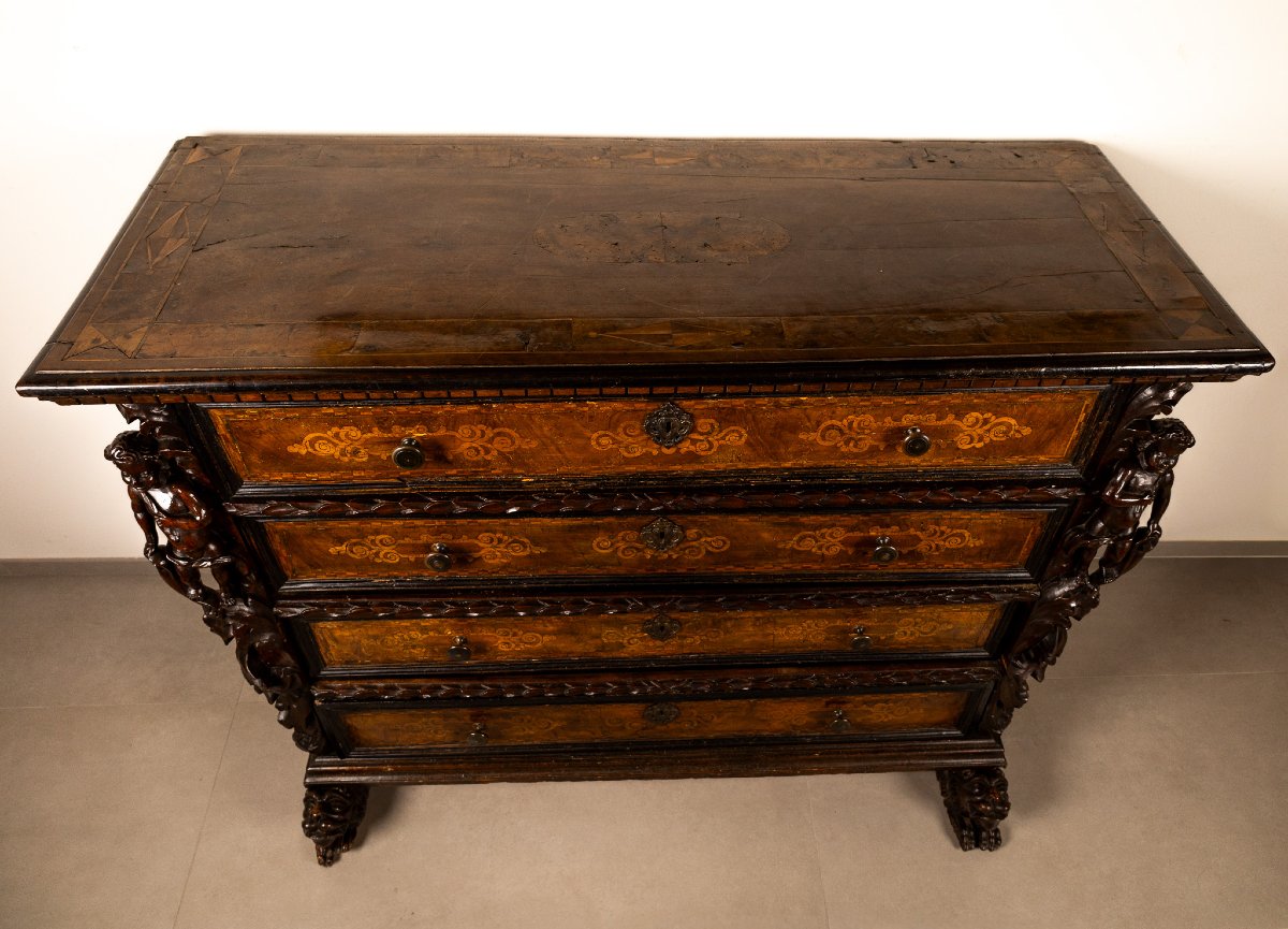 Cassettone bergamasco a quattro cassetti con cariatidi a orecchioni, inizi XVII secolo-photo-2