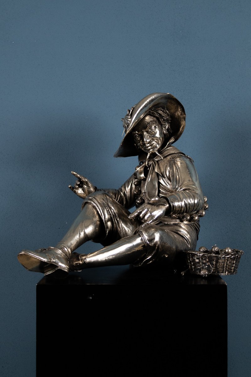 Scultura in argento 800 raffigurante personaggio fiammingo con lumache, XIX–XX secolo-photo-2