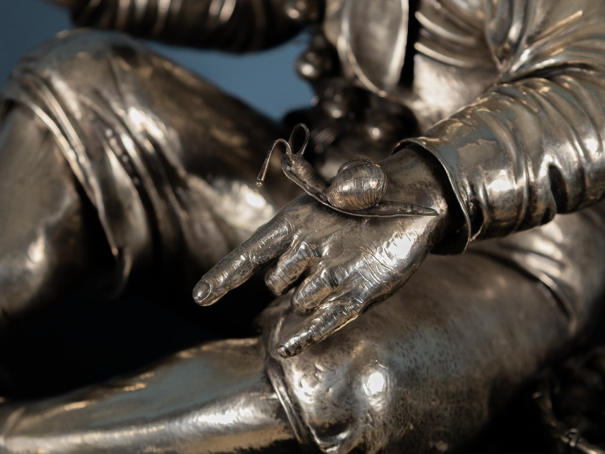 Scultura in argento 800 raffigurante personaggio fiammingo con lumache, XIX–XX secolo-photo-2