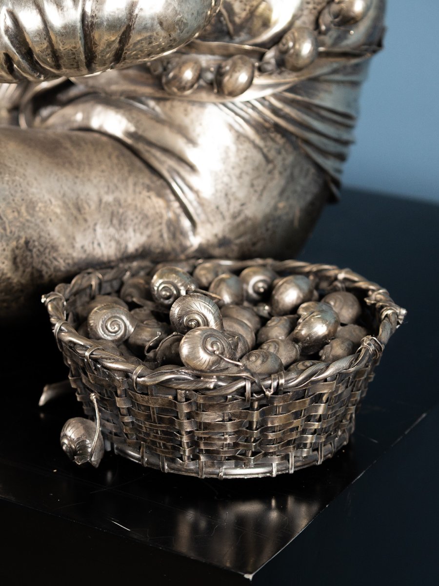 Scultura in argento 800 raffigurante personaggio fiammingo con lumache, XIX–XX secolo-photo-3