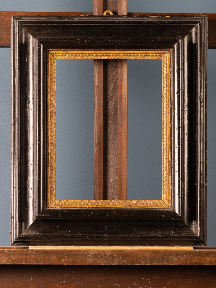 Cornice del XVIII Secolo in noce ebanizzato con profilo dorato-photo-1