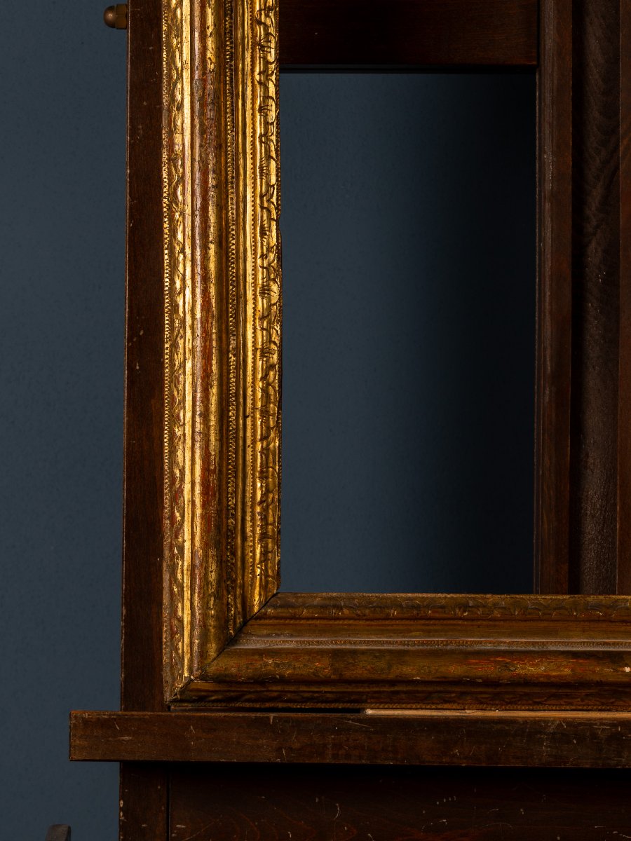 Cornice del XVIII secolo in legno dorato a cassetta, decorata a foglie d’acanto -photo-1