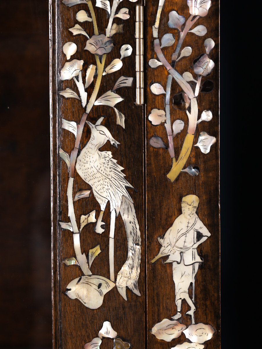 Coppia di vetrine cinesi in legno duro intarsiato in madreperla, fine XIX secolo-photo-2