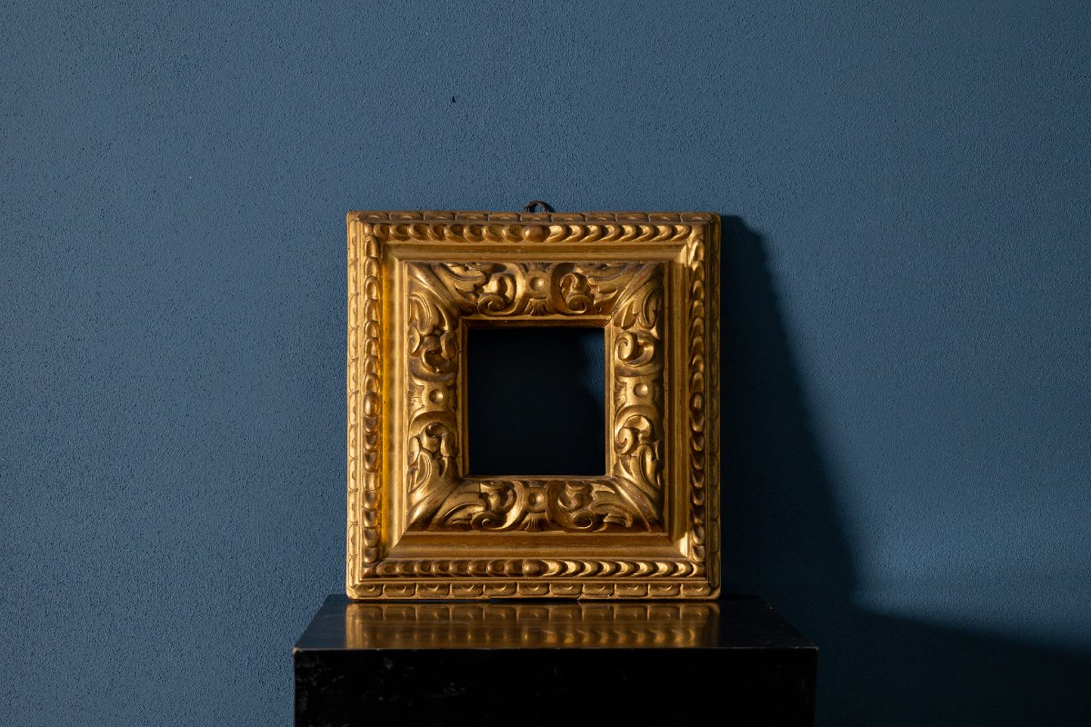 Cornice italiana del XVIII secolo in legno intagliato e dorato-photo-1