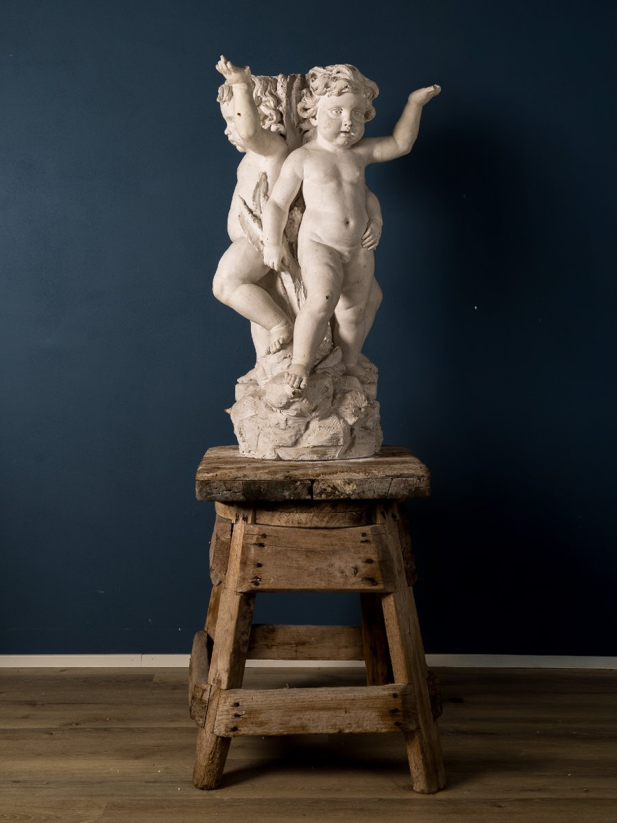 Importante modello scultoreo in gesso con tre putti reggi bacile, Italia XIX secolo-photo-1