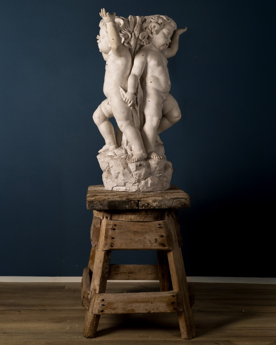 Importante modello scultoreo in gesso con tre putti reggi bacile, Italia XIX secolo-photo-2